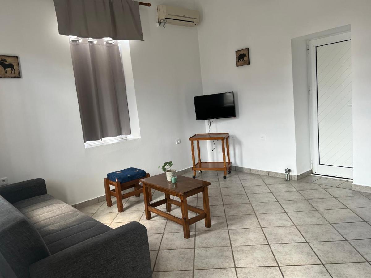 Athina Rooms Karvounades Экстерьер фото