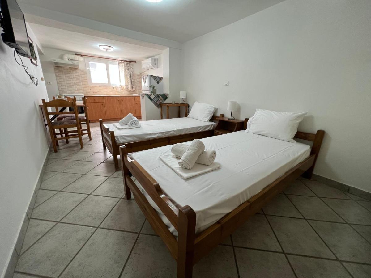Athina Rooms Karvounades Экстерьер фото